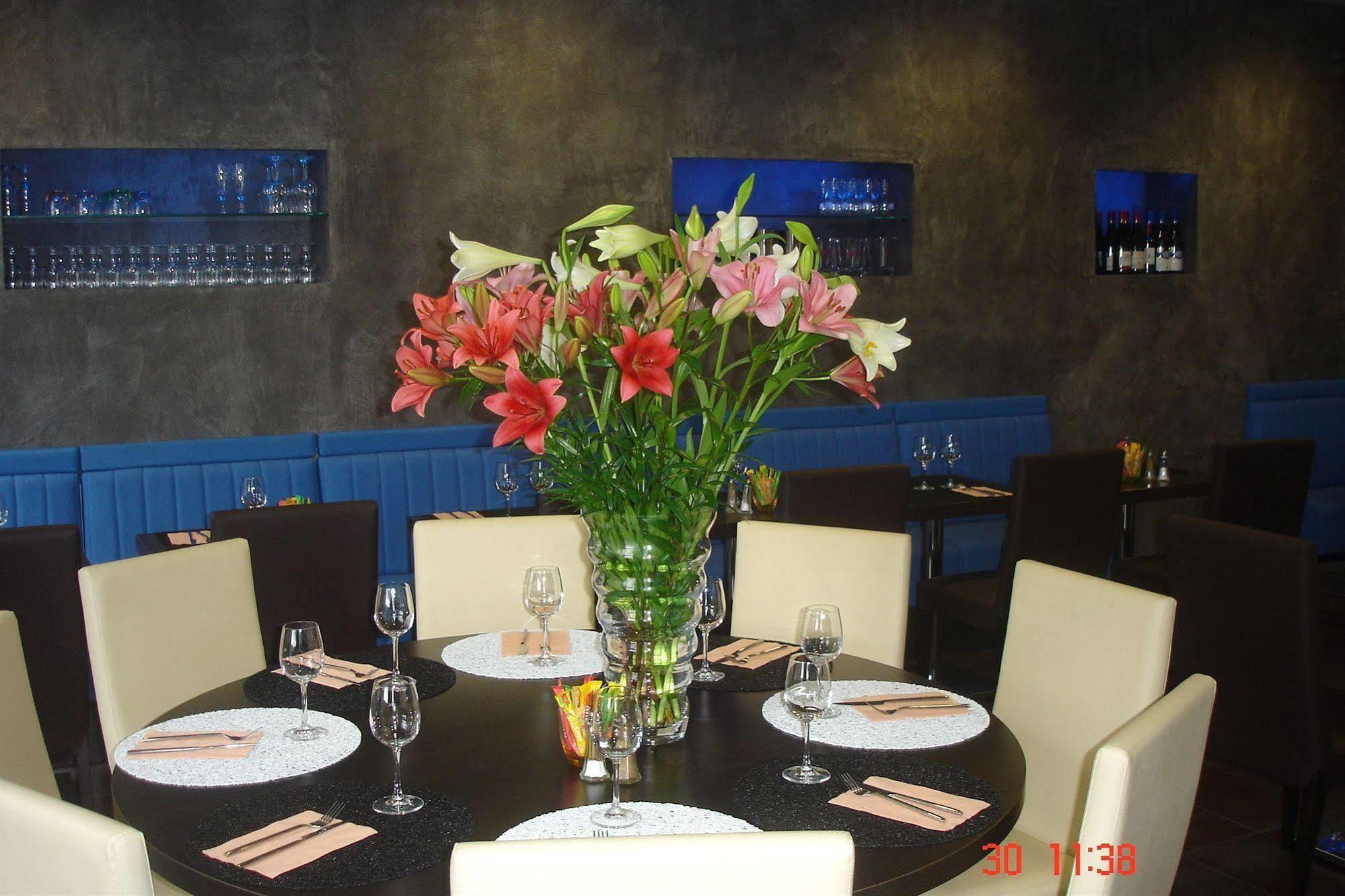 Hotel Restaurant La Fregate La Seyne-sur-Mer Exteriör bild